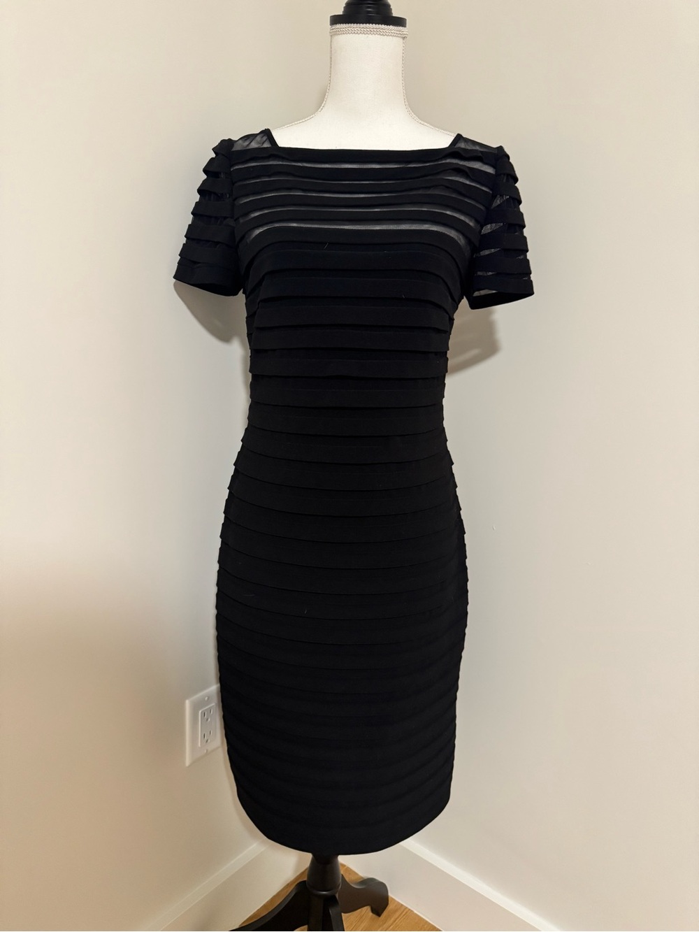 Adrianna Papell Black Tiered Sheer Mesh Accent Dress - Size 10